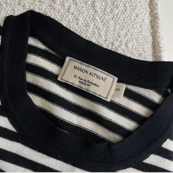 MAISON KITSUNÉ Striped V-Neck Sweater Small NWOT - Picture 4 of 4